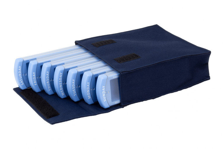Medinizer-GB-No7-Bag-Dark-Blue-Open-pill-dispenser-Kibodan-danish-design