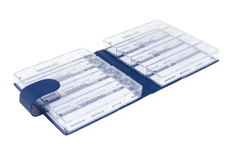 Megamax-DK-No1-Classic-Saphire-Open-pill-dispenser-Kibodan-danish-design