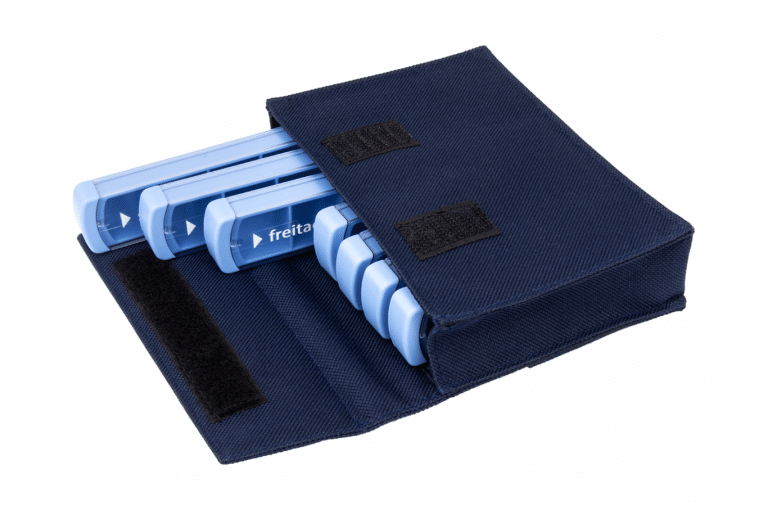 Mininizer-DE-No7-Bag-Dark-Blue-Open-pill-dispenser-Kibodan-danish-design
